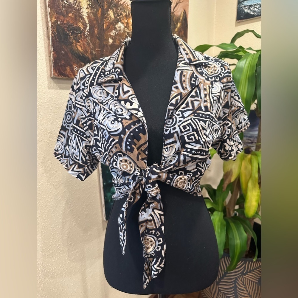 EUC VINTAGE Taurus II Short Sleeved Ethnic shirt  Ladies Size 10 node front